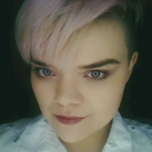 Meet your Posher, Cassandra